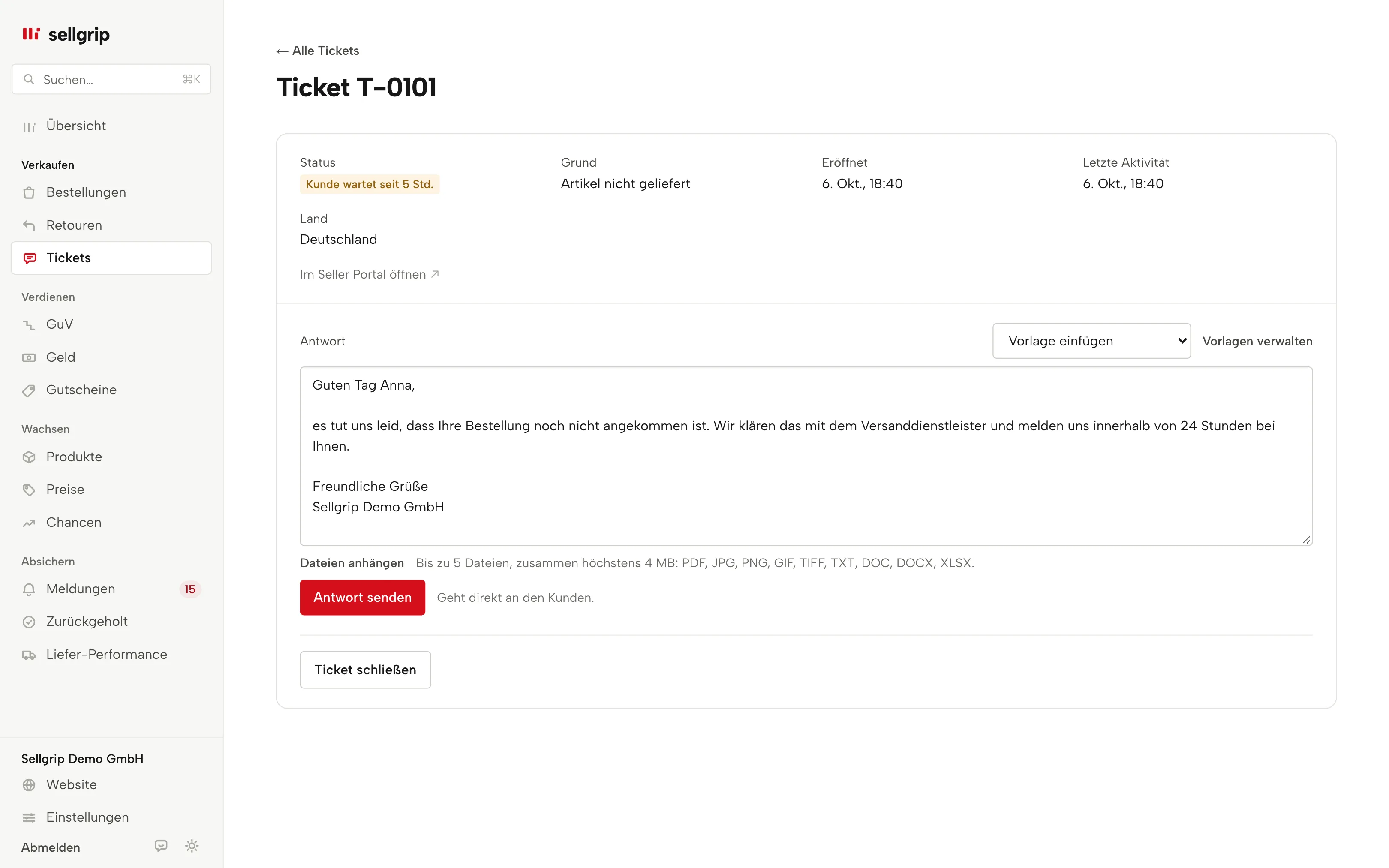 Ticket in Sellgrip mit dem Verlauf des Käufers und einer eingefügten Antwortvorlage, Name und Bestellnummer schon ausgefüllt.