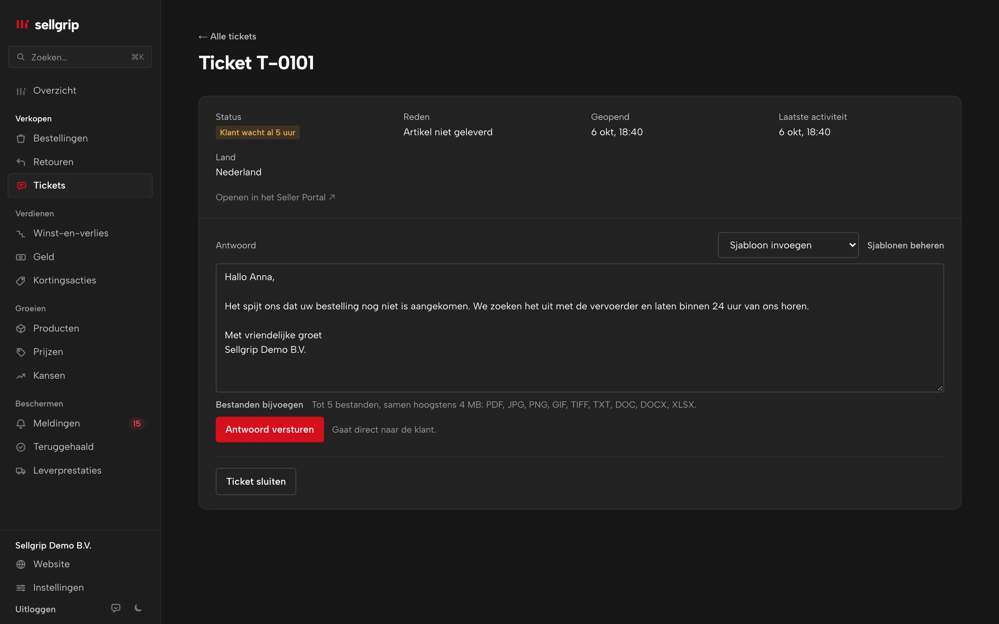 Ticket in Sellgrip met het gesprek van de koper en een ingevoegd antwoordsjabloon, naam en bestelnummer al ingevuld.