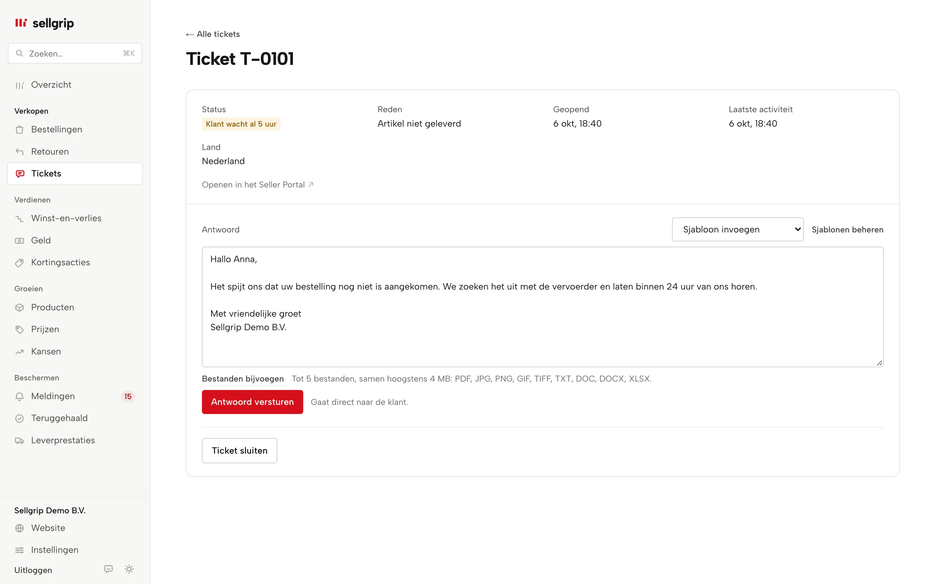 Ticket in Sellgrip met het gesprek van de koper en een ingevoegd antwoordsjabloon, naam en bestelnummer al ingevuld.